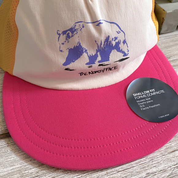 The North Face Class V Trucker Cap Gold Bear Graphic ✨ OS | pink white gold - Picture 6 of 8